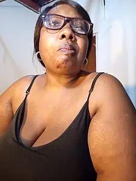 Snapshot of YELLOW_BONE chatting on November 30, 1:42 am YELLOW BONE online show from November 30, 1:42 am