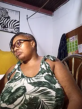 Snapshot of YELLOW_BONE chatting on February 7, 10:35 pm YELLOW BONE online show from February 7, 10:35 pm