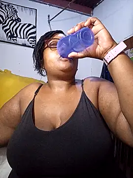 Snapshot of YELLOW_BONE chatting on February 10, 8:35 pm YELLOW BONE online show from February 10, 8:35 pm