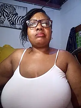 Snapshot of YELLOW_BONE chatting on February 25, 9:13 pm YELLOW BONE online show from February 25, 9:13 pm