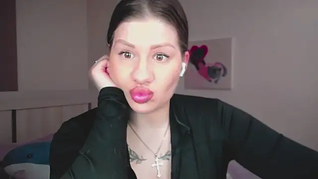 JuicyHelenX online show from March 6, 12:18 am