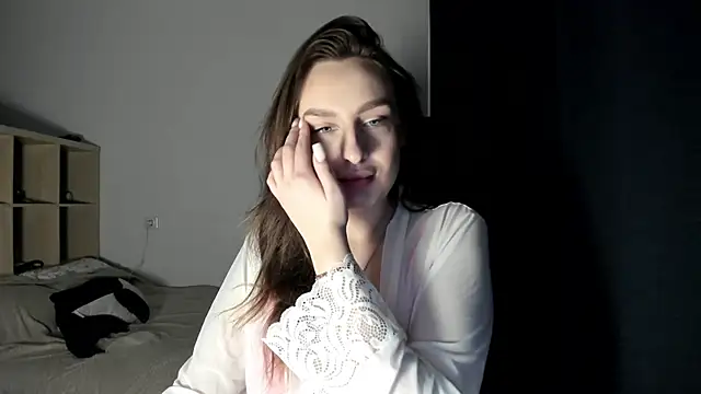 Ella   Bell online show from February 11, 6:30 am