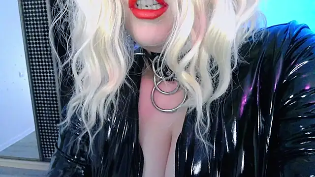 Snapshot of wickedxqueen chatting on February 15, 9:55 pm wickedxqueen online show from February 15, 9:55 pm