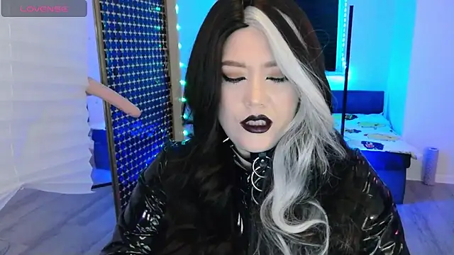 Snapshot of wickedxqueen chatting on March 8, 10:13 pm wickedxqueen online show from March 8, 10:13 pm