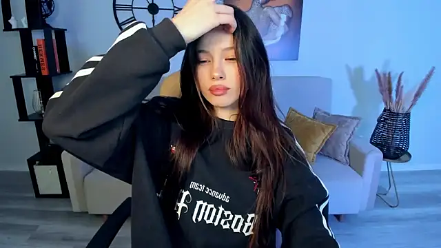 KaitieLove online show from February 5, 5:09 pm