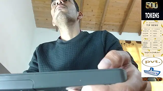 Snapshot of JohanyLatino chatting on April 26, 9:01 pm JohanyLatino online show from April 26, 9:01 pm