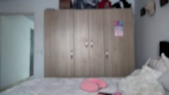 Sara Squirting Heels online show from February 3, 8:03 pm