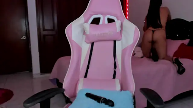 Sara Squirting Heels online show from May 30, 7:33 pm