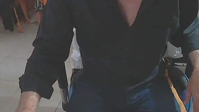 Snapshot of angelgarcia269 chatting on October 24, 12:01 pm angelgarcia269 online show from October 24, 12:01 pm