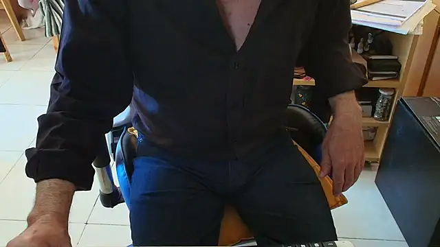 Snapshot of angelgarcia269 chatting on October 26, 12:11 pm angelgarcia269 online show from October 26, 12:11 pm