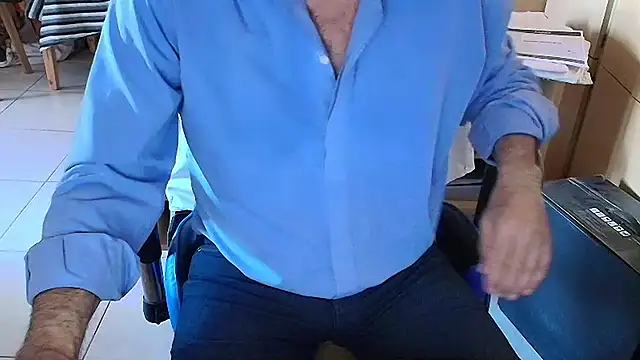 Snapshot of angelgarcia269 chatting on October 31, 8:43 pm angelgarcia269 online show from October 31, 8:43 pm