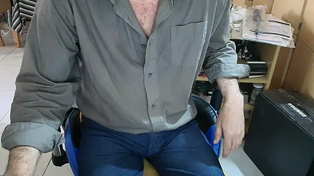 Snapshot of angelgarcia269 chatting on November 7, 12:05 pm angelgarcia269 online show from November 7, 12:05 pm