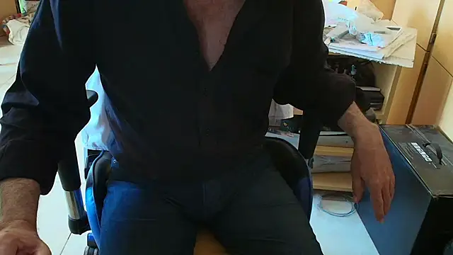 Snapshot of angelgarcia269 chatting on November 18, 11:25 am angelgarcia269 online show from November 18, 11:25 am