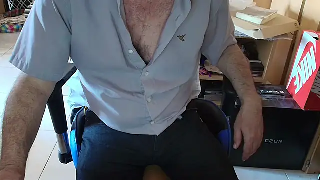 Snapshot of angelgarcia269 chatting on November 28, 1:03 pm angelgarcia269 online show from November 28, 1:03 pm