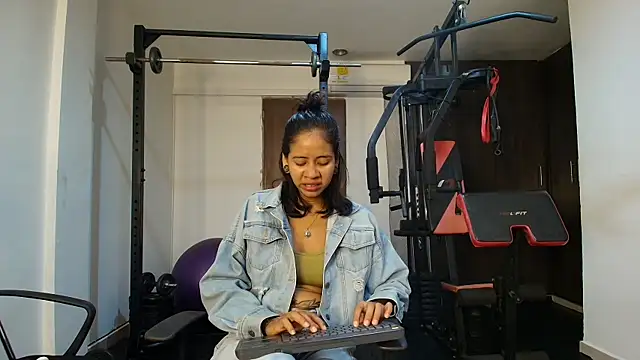 JuliKim  online show from October 11, 12:58 pm