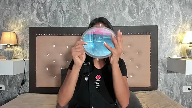 JuliKim  online show from February 9, 12:31 pm