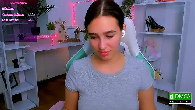 Snapshot of _Eliizabeth_ chatting on November 25, 10:32 pm Eliizabeth online show from November 25, 10:32 pm