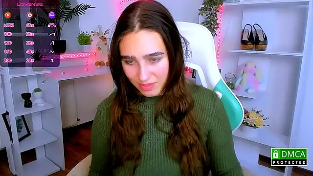 Snapshot of _Eliizabeth_ chatting on November 29, 10:13 pm Eliizabeth online show from November 29, 10:13 pm