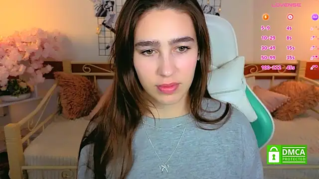  Eliizabeth  online show from March 3, 10:15 pm