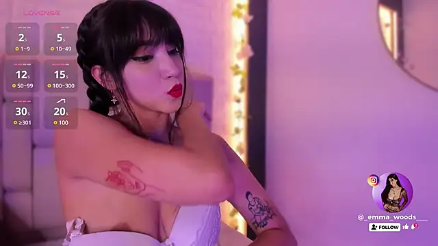 emma woods  online show from December 5, 6:33 pm