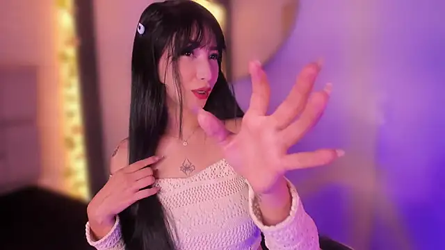 emma woods  online show from December 10, 12:16 pm