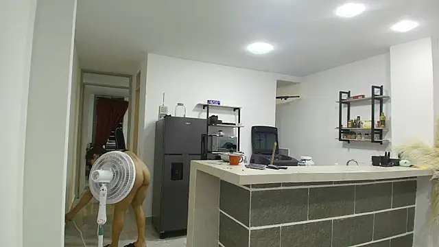 roxana collins online show from April 7, 4:13 am