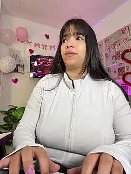 tati reyess online show from February 10, 12:20 pm