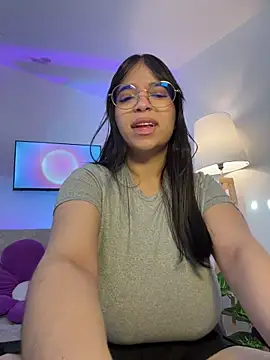 tati reyess online show from May 22, 12:22 pm