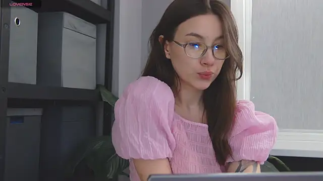 Snapshot of Marie_Diaze chatting on April 10, 11:48 am Marie Diaze online show from April 10, 11:48 am