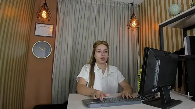 Snapshot of Natalia_Suarez chatting on July 1, 12:34 am Natalia Suarez online show from July 1, 12:34 am