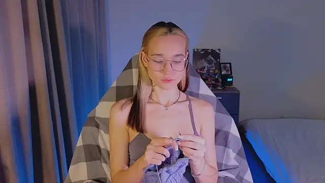 shey1i online show from December 19, 3:30 pm