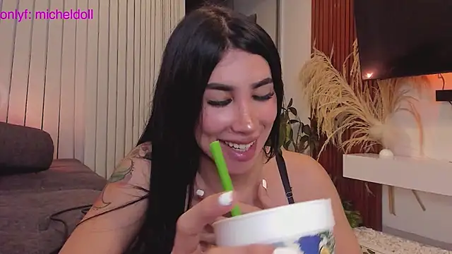 Snapshot of GarciaMilu chatting on June 14, 2:20 am GarciaMilu online show from June 14, 2:20 am