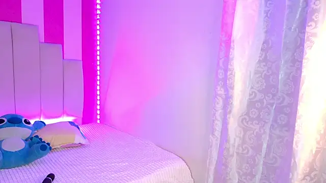 Snapshot of AliiceBrown_ chatting on February 12, 4:40 am AliiceBrown online show from February 12, 4:40 am