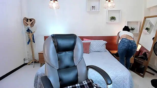 Kristen Garner online show from January 13, 8:15 pm