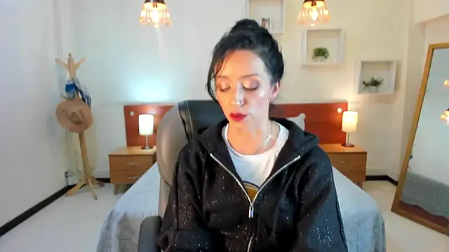 Kristen Garner online show from January 15, 8:26 pm