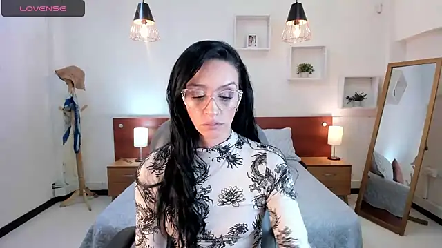 Kristen Garner online show from January 19, 4:22 am