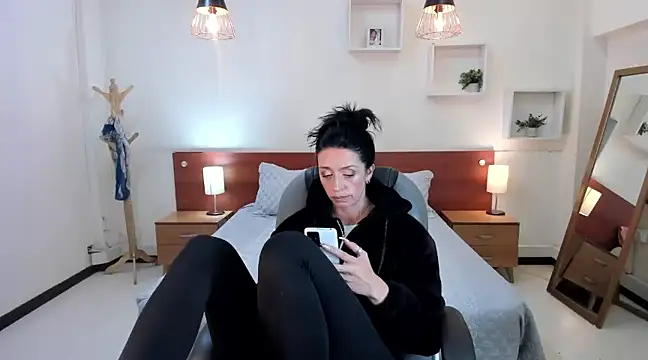 Kristen Garner online show from January 31, 12:06 am