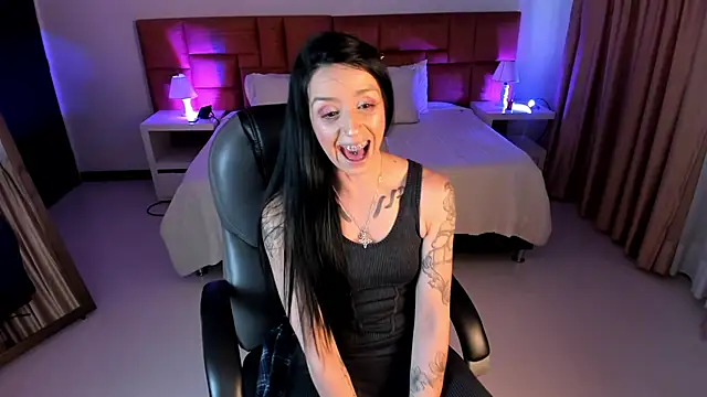 Kristen Garner online show from October 2, 8:38 pm