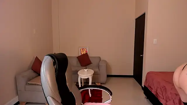 Kristen Garner online show from April 8, 8:09 pm