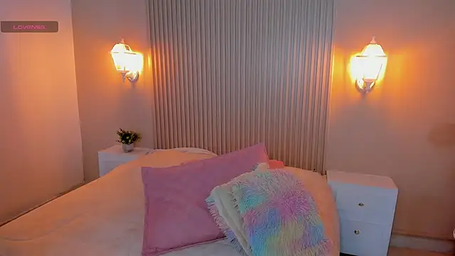 EmilyEvans7 online show from November 14, 8:07 pm