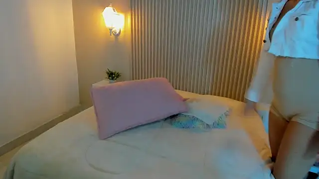 EmilyEvans7 online show from November 16, 4:56 pm