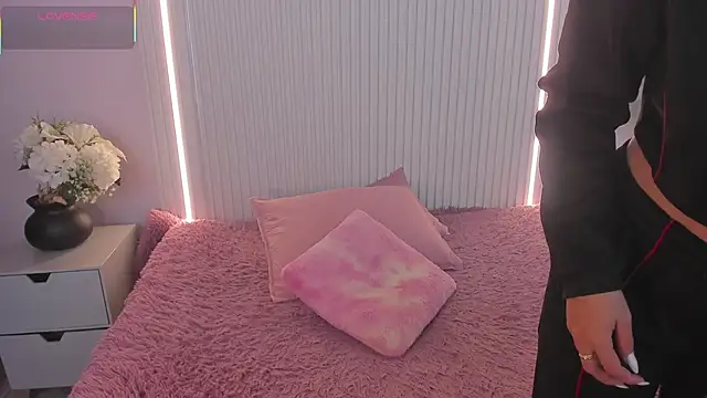 EmilyEvans7 online show from March 5, 7:54 pm