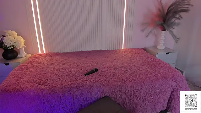 EmilyEvans7 online show from April 2, 7:22 pm