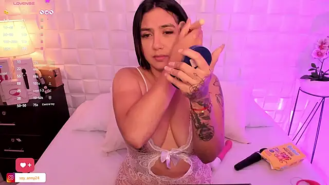 anny rouse24 online show from January 16, 2:30 am