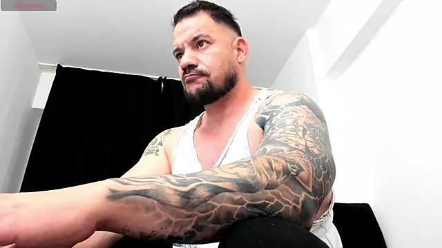 musclemonster31 online show from October 4, 8:07 pm
