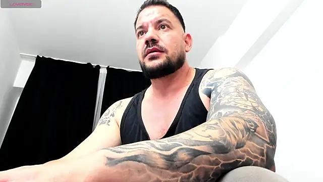 Snapshot of musclemonster31 chatting on October 14, 2:40 pm musclemonster31 online show from October 14, 2:40 pm