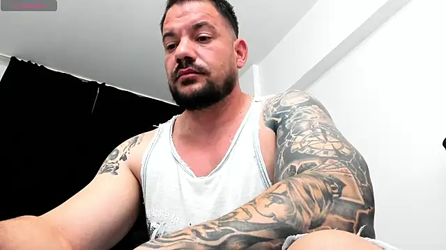 Snapshot of musclemonster31 chatting on October 18, 12:17 pm musclemonster31 online show from October 18, 12:17 pm