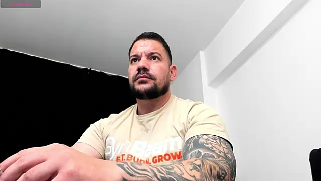Snapshot of musclemonster31 chatting on November 3, 3:41 am musclemonster31 online show from November 3, 3:41 am