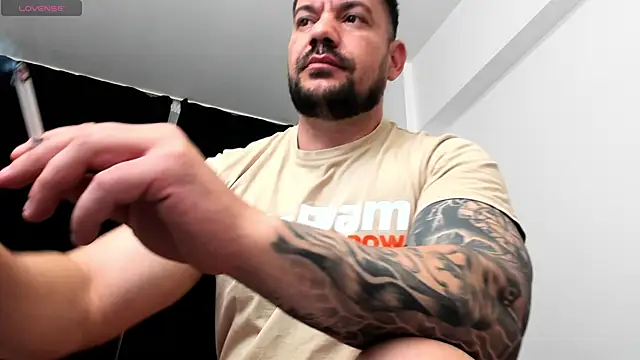 Snapshot of musclemonster31 chatting on November 4, 2:10 am musclemonster31 online show from November 4, 2:10 am