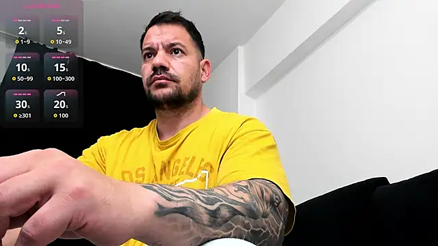 Snapshot of musclemonster31 chatting on November 15, 10:34 am musclemonster31 online show from November 15, 10:34 am